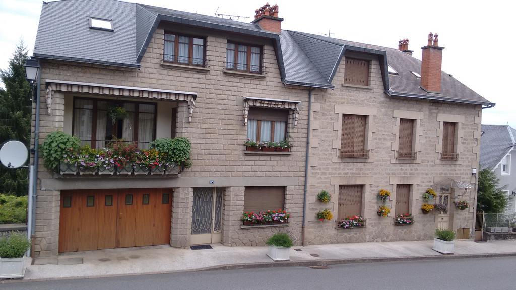 Chambre D'Hotes Des Monedieres Bed & Breakfast Treignac Exterior photo